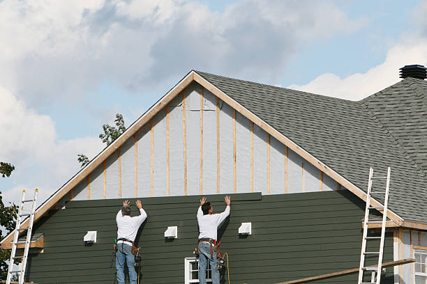 Professional Emergency Siding Repair technician working in Carteret, NJ